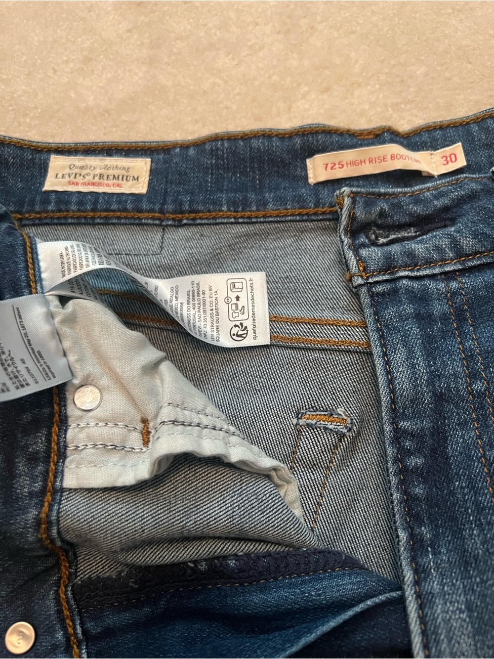 Levi's 725 Women’s High Rise Bootcut Jeans - Dark Blue Denim